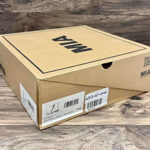 NIB Mia Isaiah 9M Combat Ankle Boots Lug Sole Black Synthetic - Picture 10 of 10